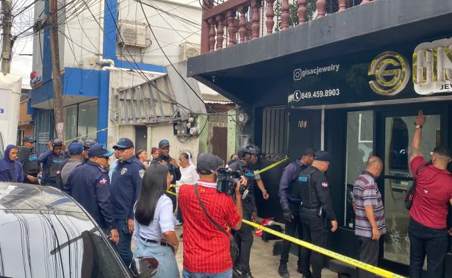 Intento de atraco en joyería de Villa Juana deja un vigilante herido