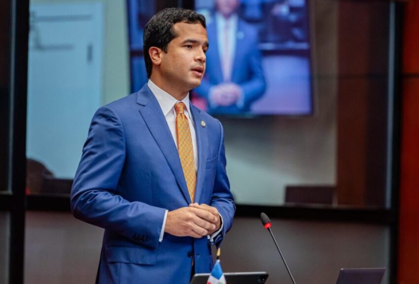 Omar Fernández ingresado por agotamiento comparte mensaje