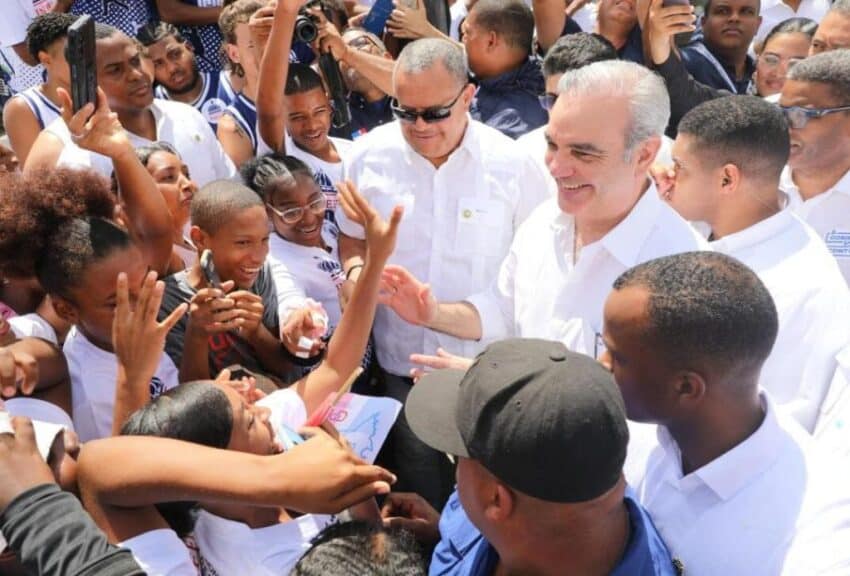 Luis Abinader retoma intensa agenda nacional con entrega de obras y títulos