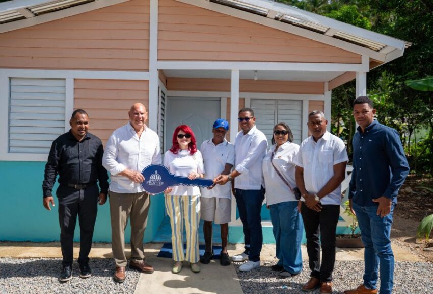 Propeep entrega 1 nueva vivienda amueblada a agricultor en Sánchez
